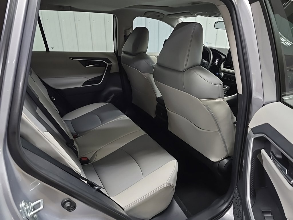 Used 2021 Toyota RAV4 XLE Premium FWD image 18