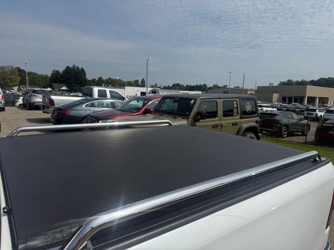 Used 2019 RAM 1500 Laramie AWD/4WD image 7