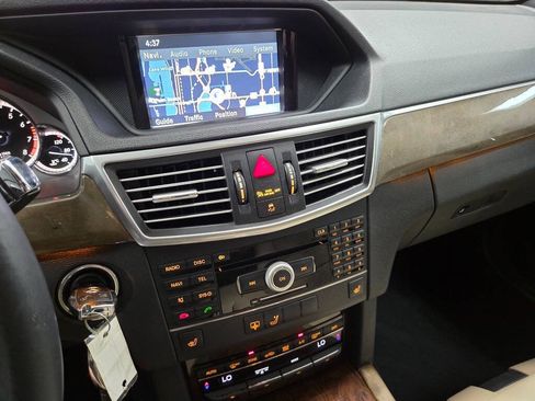 Used 2010 Mercedes-Benz E 350 Sedan image 27