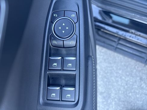 Used 2025 Ford Ranger Lariat w/ Trailer Tow Package image 9