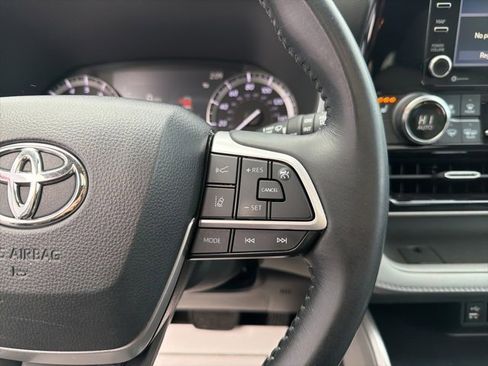 Certified 2022 Toyota Highlander XLE image 23