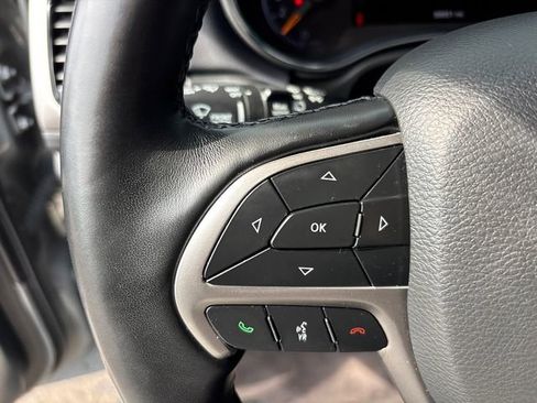 Used 2022 Jeep Grand Cherokee Laredo X image 21