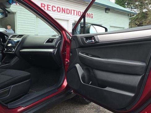 Used 2019 Subaru Outback 2.5i Premium image 10