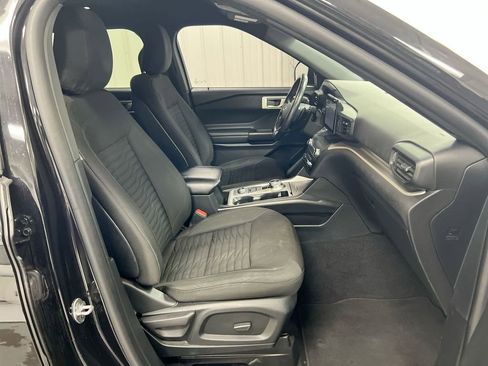 Used 2020 Ford Explorer XLT w/ Comfort Package image 21