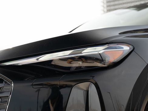 Certified 2025 Audi Q5 Premium w/ Convenience Package image 35