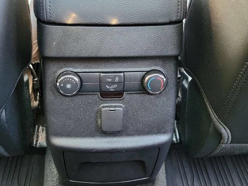 Used 2018 Ford Explorer XLT w/ Equipment Group 202A image 34