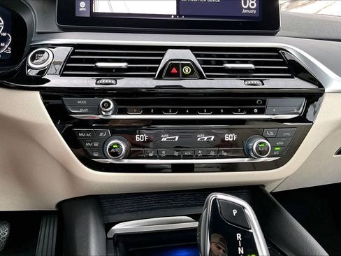 Used 2023 BMW 530e w/ Executive Package image 34