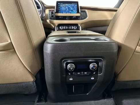 Used 2024 Chevrolet Suburban Premier RWD image 22