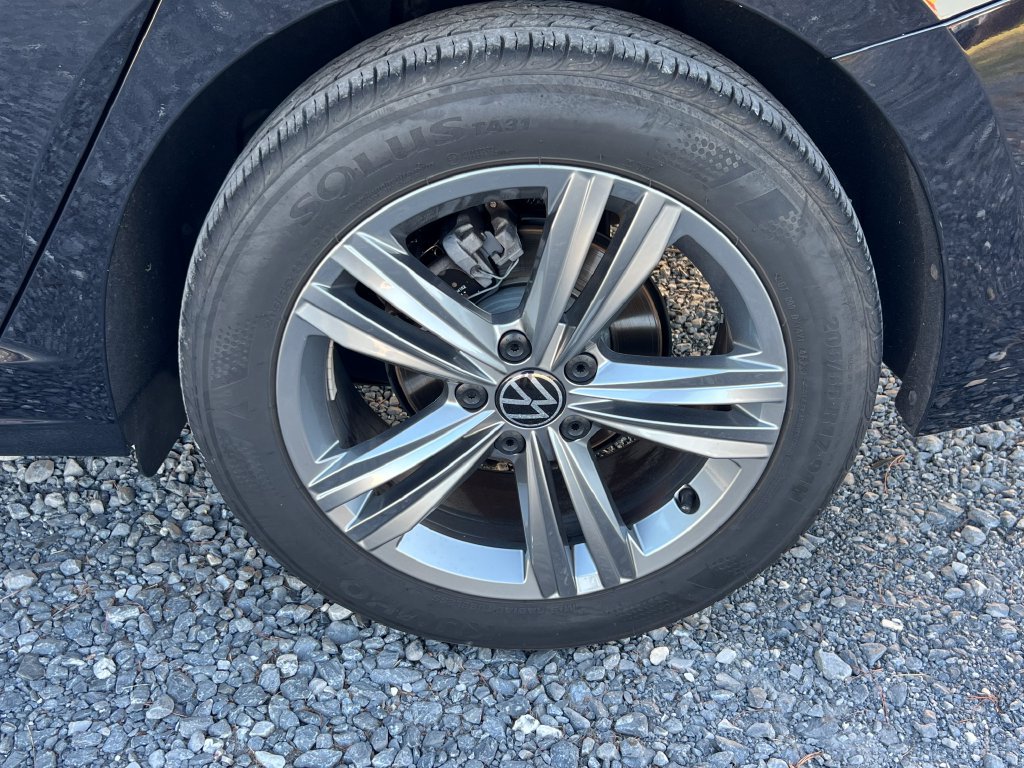 Used 2024 Volkswagen Jetta SE FWD image 14