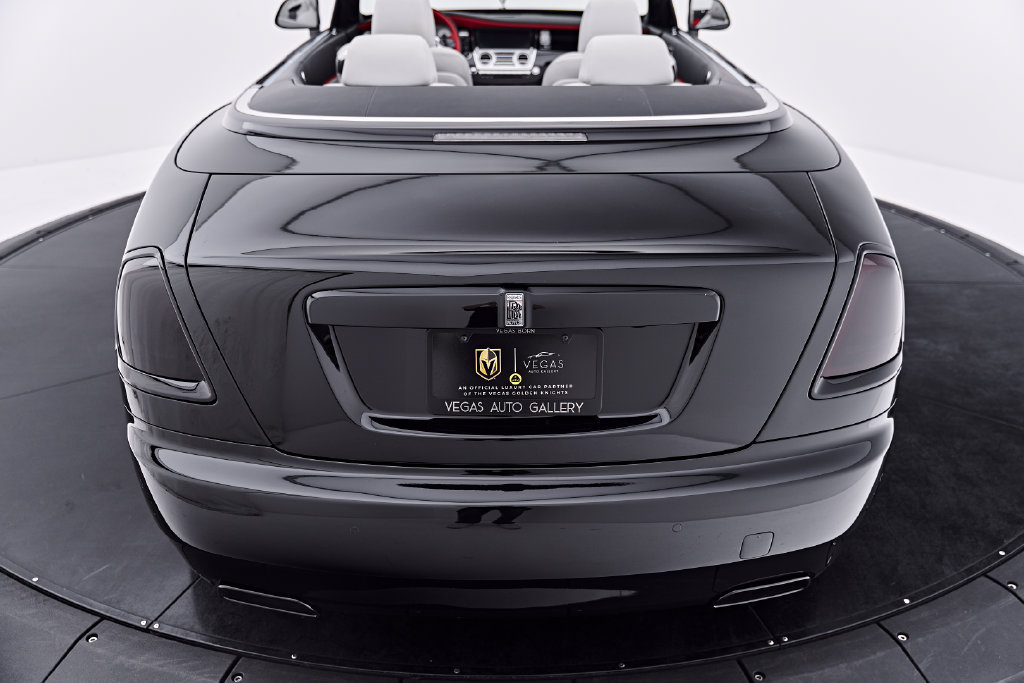 Used 2019 Rolls-Royce Dawn RWD image 27