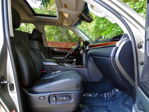 Used 2016 Lexus LX 570 4WD w/ Luxury Package image 59