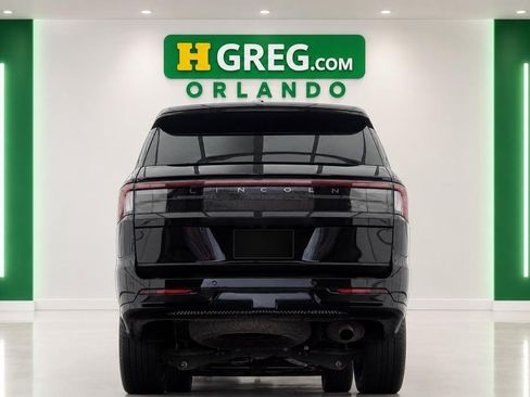 Used 2025 Lincoln Navigator Reserve AWD/4WD image 8