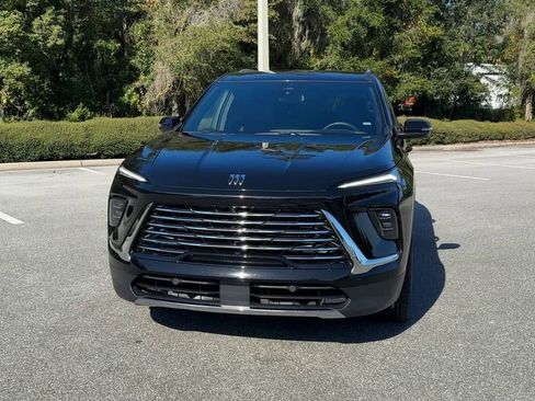 Used 2025 Buick Enclave Preferred image 3