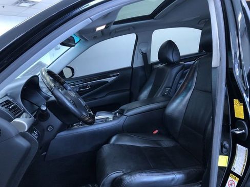 Used 2013 Lexus LS 460 AWD w/ Comfort Pkg image 18