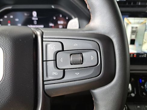 Used 2025 GMC Sierra 1500 AT4 w/ AT4 Premium Package AWD/4WD image 17