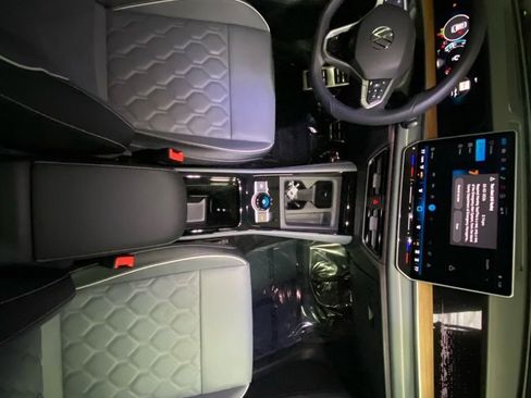 New 2026 Volkswagen Tiguan SEL R-Line image 10