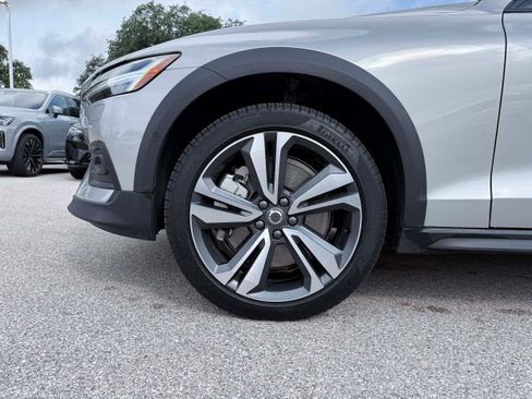 Certified 2025 Volvo V60 B5 Cross Country Plus AWD/4WD image 9