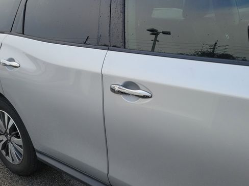 Used 2017 Nissan Pathfinder SL w/ Trailer Tow Package FWD image 12