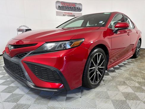 Used 2021 Toyota Camry SE image 7