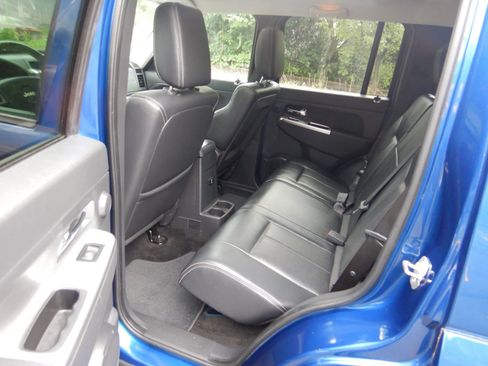Used 2009 Jeep Liberty Limited w/ Premium Group AWD/4WD image 18