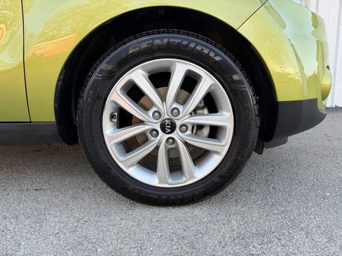 Used 2017 Kia Soul + FWD image 13