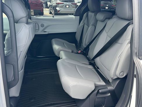 New 2026 Toyota Sienna XLE image 11