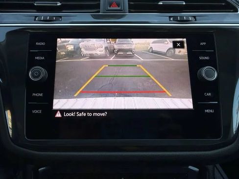 Used 2022 Volkswagen Tiguan SE FWD image 34