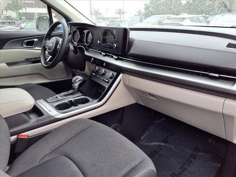 Certified 2024 Kia Carnival LX image 25