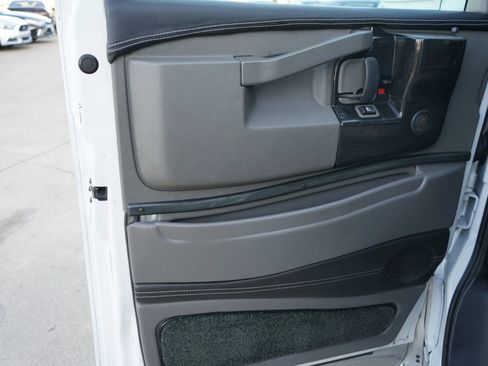 Used 2016 Chevrolet Express 2500 Extended image 18