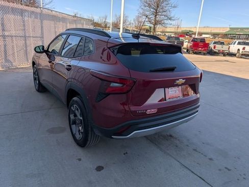 Used 2025 Chevrolet Trax LT w/ LT Convenience Package image 21