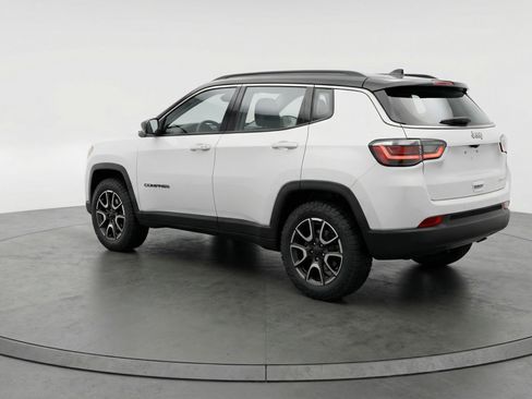 Used 2025 Jeep Compass Trailhawk AWD/4WD image 6