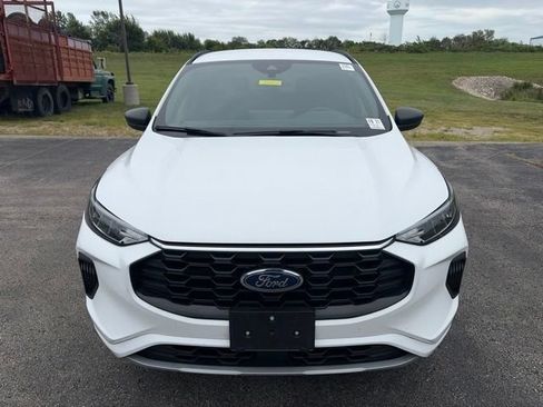 Used 2023 Ford Escape ST-Line w/ Tech Pack #1 AWD/4WD image 2