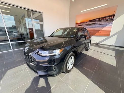 Used 2025 Honda HR-V LX image 1