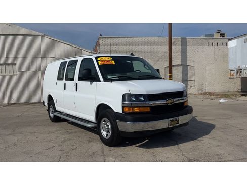 Used 2024 Chevrolet Express 2500 w/ Driver Convenience Package RWD image 5
