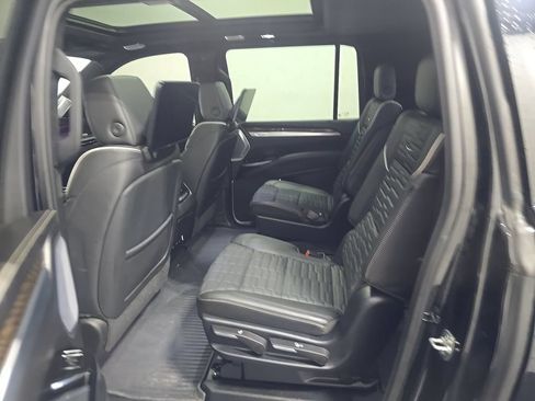 Used 2025 Cadillac Escalade ESV Sport Platinum AWD/4WD image 6