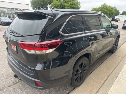 Used 2019 Toyota Highlander SE AWD/4WD image 4
