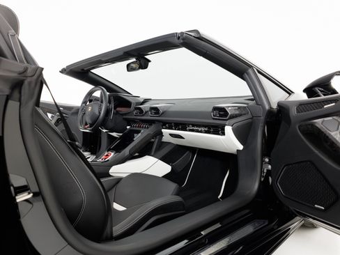 Used 2021 Lamborghini Huracan EVO RWD image 37