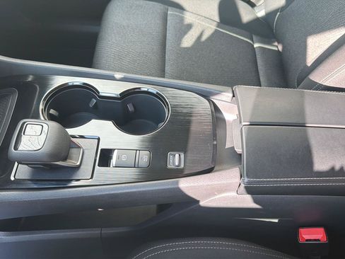 Used 2025 Nissan Rogue SV FWD image 16