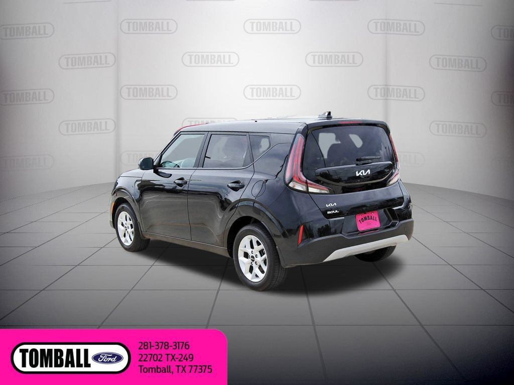 Used 2025 Kia Soul LX w/ LX Technology Package FWD image 5
