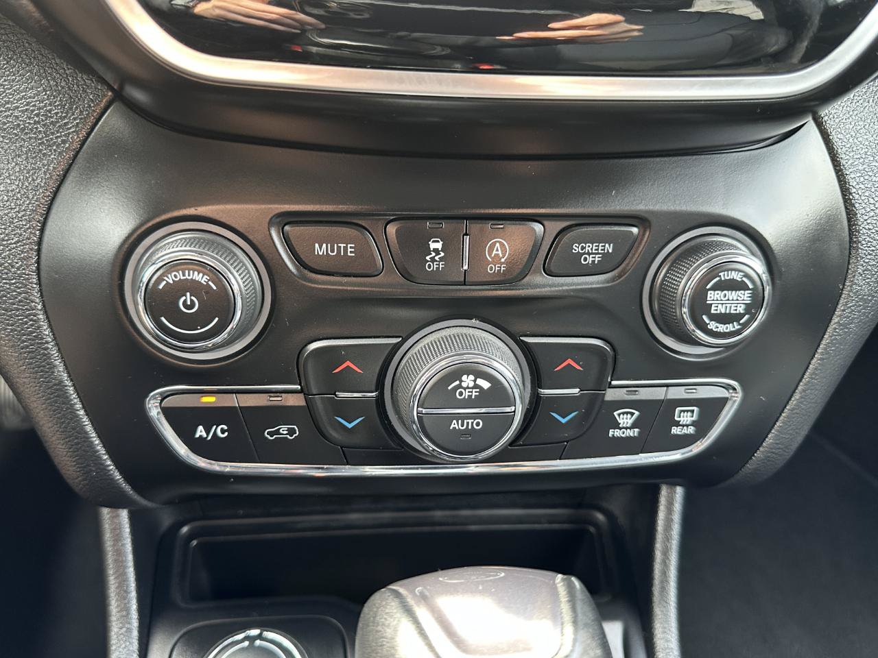 Used 2020 Jeep Cherokee Limited AWD/4WD image 63