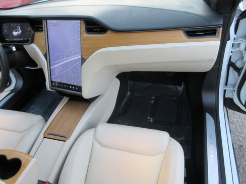 Used 2020 Tesla Model S Long Range Plus image 27