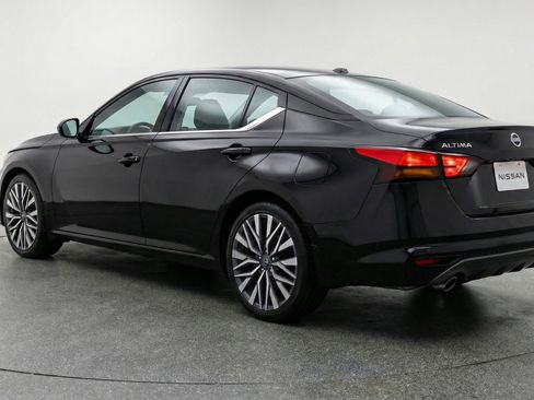 Used 2025 Nissan Altima 2.5 SV image 6