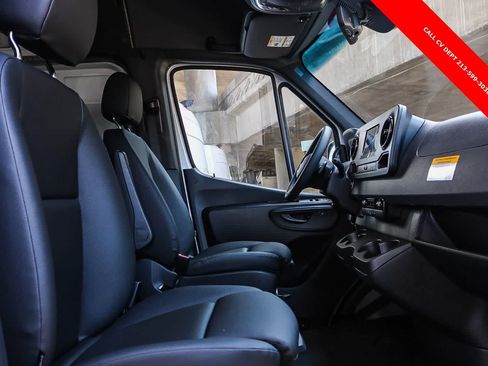 Used 2024 Mercedes-Benz Sprinter 2500 image 17