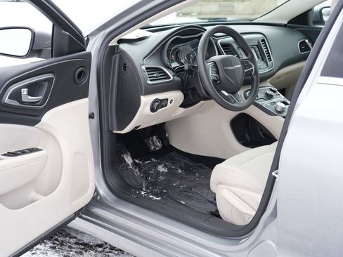 Used 2015 Chrysler 200 Limited image 13