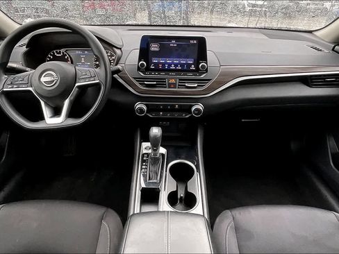 Used 2024 Nissan Altima 2.5 SV image 10