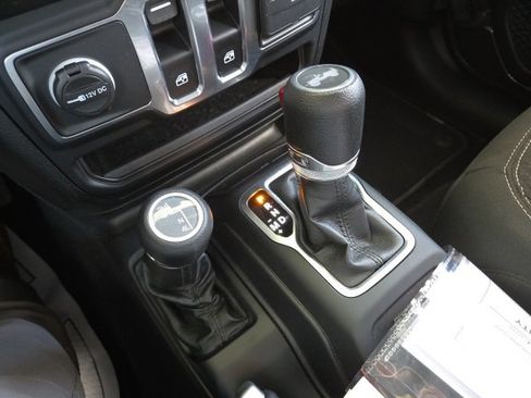 Used 2021 Jeep Wrangler Sport S image 52