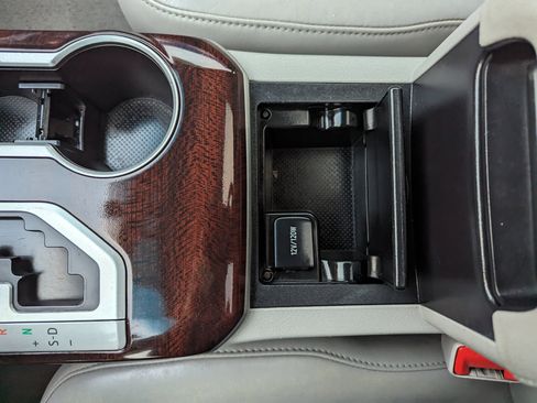 Used 2014 Toyota Camry XLE image 20