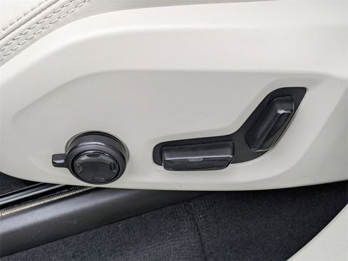 Certified 2025 Volvo XC90 B6 Ultra w/ Lounge Package image 26