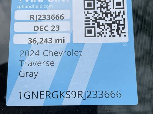 Used 2024 Chevrolet Traverse LT image 3