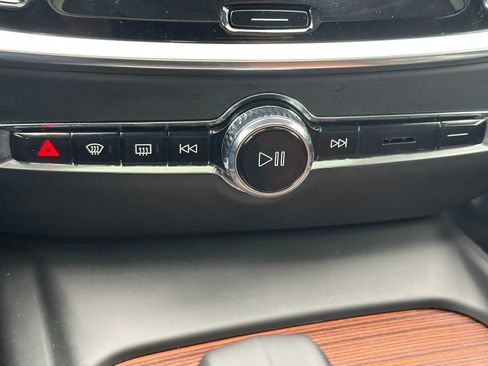 Certified 2025 Volvo V60 B5 Cross Country Plus image 29